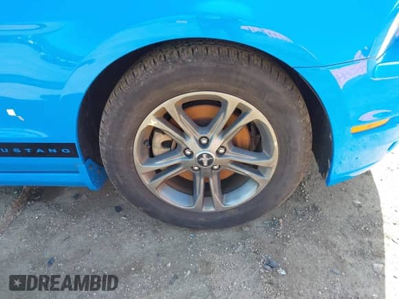 2014 Ford Mustang V6 с VIN 1ZVBP8EM9E5210585, выставлен на аукционе IAAI как лот 41815769 с пробегом Не указан миль и . История ставок и продаж доступна на DreamBid. Изображение 6.