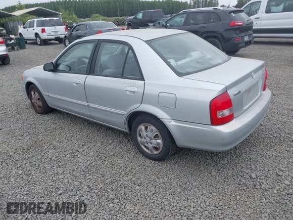 ✅ 2000 Mazda Protege DX • VIN: JM1BJ2225Y0211691 • Lot: 42464257. Listed on IAAI with 176,457 mi. Free auction sales archive from the USA and detailed vehicle history report at DreamBid. Image 3.