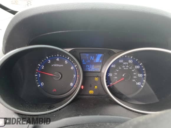 2013 Hyundai Tucson GLS z VIN KM8JU3AC8DU550995, wystawiony jako Copart lot #70293494 z przebiegiem 175 354 mil mil oraz Szkoda całkowita • Salvage title. Historia ofert i sprzedaży dostępna na DreamBid. Obrazek 9.