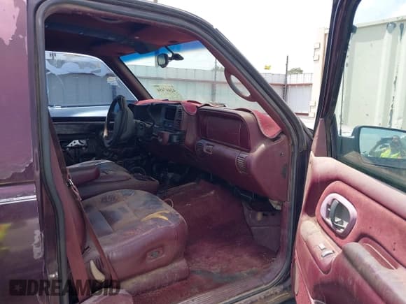 ✅ 1997 GMC Yukon • VIN: 1GKEK13R0VJ725538 • Lot: 42447454. Listed on IAAI with 197,378 mi. Free auction sales archive from the USA and detailed vehicle history report at DreamBid. Image 5.