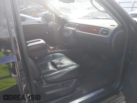 ✅ 2009 Chevrolet Tahoe LTZ • VIN: 1GNFC33079R108257 • Lot: 43346778. Listed on IAAI with 296,581 mi. Free auction sales archive from the USA and detailed vehicle history report at DreamBid. Image 5.