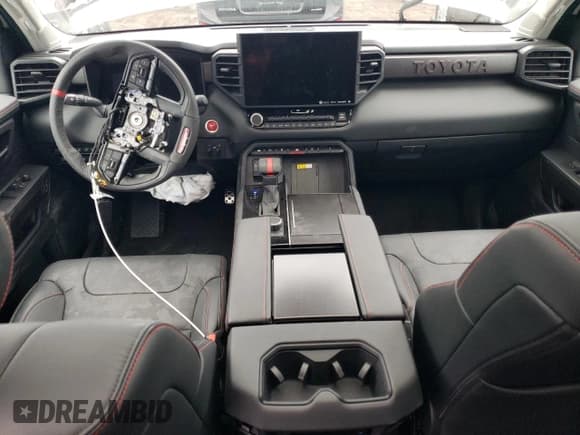 ✅ 2023 Toyota Sequoia SR5 • VIN: 7SVAAABA7PX012036 • Лот: 81135983. Опубликован ранее на Copart с пробегом 5 832 миль. Бесплатный доступ к архиву аукционных продаж из США и подробный отчёт об истории автомобиля на DreamBid. Изображение 8.