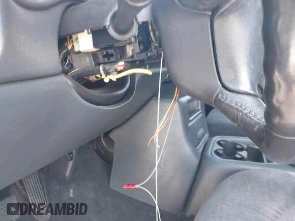 ✅ 2001 Chevrolet Silverado 1500 LT • VIN: 1GCEC19T61Z324941 • Lot: 42094622. Wystawiony na IAAI z przebiegiem 192 814 mil mil. Skorzystaj z bezpłatnego archiwum sprzedaży aukcyjnych z USA i zobacz szczegółowy raport historii pojazdu na DreamBid. Zdjęcie 6.