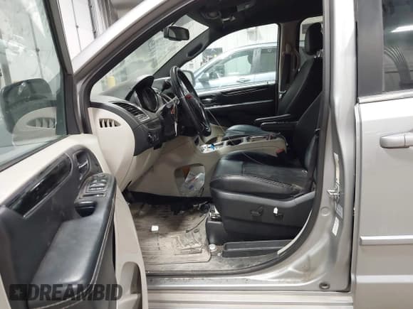 ✅ 2017 Dodge Grand Caravan SXT • VIN: 2C4RDGCG1HR554176 • Lot: 43617027. Wystawiony na IAAI z przebiegiem 217 653 mil. Bezpłatny archiwum sprzedaży aukcyjnych z USA i szczegółowy raport historii pojazdu na DreamBid. Zdjęcie 5.