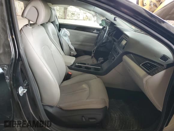✅ 2016 Hyundai Sonata Sport • VIN: 5NPE34AF1GH412951 • Lot: 81085395. Listed on Copart with 128,092 mi. Free auction sales archive from the USA and detailed vehicle history report at DreamBid. Image 7.
