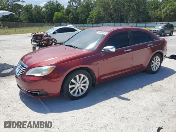 ✅ 2013 Chrysler 200 Limited • VIN: 1C3CCBCGXDN573204 • Лот: 59960545. Опубликован ранее на Copart с пробегом 106 457 миль. Бесплатный доступ к архиву аукционных продаж из США и подробный отчёт об истории автомобиля на DreamBid. Изображение 1.