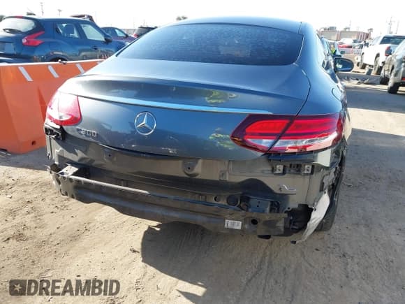 ✅ 2019 Mercedes-Benz C 300 • VIN: WDDWJ8DB8KF826229 • Lot: 41932314. Wystawiony na IAAI z przebiegiem 51 305 mil. Bezpłatny archiwum sprzedaży aukcyjnych z USA i szczegółowy raport historii pojazdu na DreamBid. Zdjęcie 6.