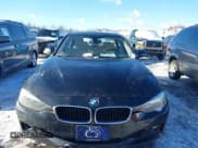 ✅ 2015 BMW 3 Series 328i xDrive • VIN: WBA3B5G56FNS14036 • Lot: 43923064. Wystawiony na IAAI z przebiegiem 153 059 mil. Bezpłatny archiwum sprzedaży aukcyjnych z USA i szczegółowy raport historii pojazdu na DreamBid. Zdjęcie 12.