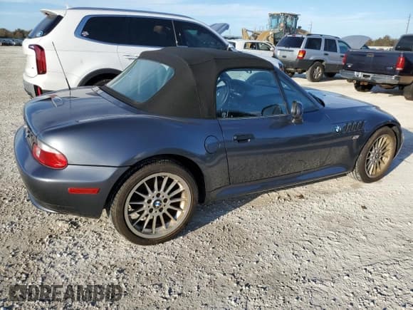 ✅ 2001 BMW Z3 3.0 • VIN: WBACN53451LJ57529 • Lot: 76501844. Wystawiony na Copart z przebiegiem 66 760 mil. Bezpłatny archiwum sprzedaży aukcyjnych z USA i szczegółowy raport historii pojazdu na DreamBid. Zdjęcie 3.