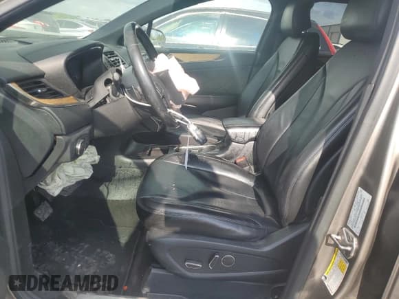 ✅ 2016 Lincoln MKC Select • VIN: 5LMCJ2C92GUJ18918 • Лот: 57078635. Опубликован ранее на Copart с пробегом Не указан. Бесплатный доступ к архиву аукционных продаж из США и подробный отчёт об истории автомобиля на DreamBid. Изображение 7.