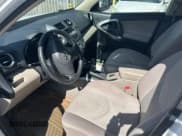 ✅ 2008 Toyota RAV4 • VIN: JTMBD33V685162638 • Lot: 43539885. Wystawiony na IAAI z przebiegiem 175 590 mil. Bezpłatny archiwum sprzedaży aukcyjnych z USA i szczegółowy raport historii pojazdu na DreamBid. Zdjęcie 5.