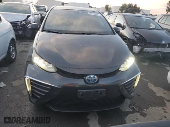✅ 2018 Toyota Mirai • VIN: JTDBVRBD8JA004453 • Lot: 70790272. Wystawiony na Copart z przebiegiem 84 516 mil. Bezpłatny archiwum sprzedaży aukcyjnych z USA i szczegółowy raport historii pojazdu na DreamBid. Zdjęcie 5.