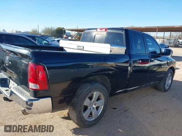 ✅ 2010 Dodge 1500 SLT • VIN: 1D7RB1GT0AS132520 • Lot: 41370359. Wystawiony na IAAI z przebiegiem 225 381 mil. Bezpłatny archiwum sprzedaży aukcyjnych z USA i szczegółowy raport historii pojazdu na DreamBid. Zdjęcie 4.