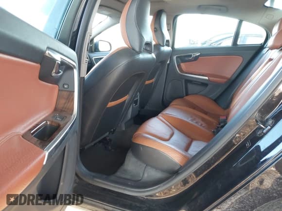 ✅ 2011 Volvo S60 • VIN: YV1902FH0B2000730 • Lot: 43543784. Listed on IAAI with 153,765 mi. Free auction sales archive from the USA and detailed vehicle history report at DreamBid. Image 8.
