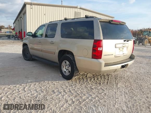 ✅ 2007 Chevrolet Suburban LT • VIN: 1GNFC16J27R362710 • Лот: 43638133. Опубликован ранее на IAAI с пробегом 227 642 миль. Бесплатный доступ к архиву аукционных продаж из США и подробный отчёт об истории автомобиля на DreamBid. Изображение 3.