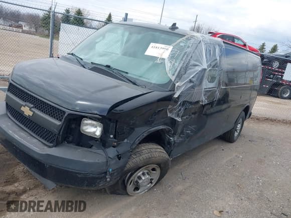 ✅ 2016 Chevrolet Express Cargo • VIN: 1GCWGAFGXG1260362 • Lot: 41813990. Listed on IAAI with 141,741 mi. Free auction sales archive from the USA and detailed vehicle history report at DreamBid. Image 16.