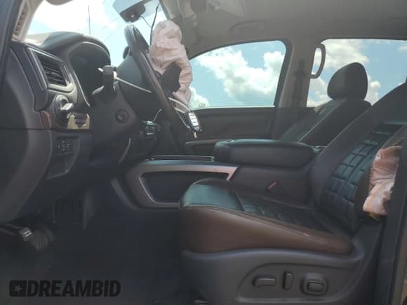 ✅ 2018 Nissan Titan Platinum Reserve • VIN: 1N6AA1E62JN509013 • Lot: 69618985. Wystawiony na Copart z przebiegiem 136 637 mil. Bezpłatny archiwum sprzedaży aukcyjnych z USA i szczegółowy raport historii pojazdu na DreamBid. Zdjęcie 7.