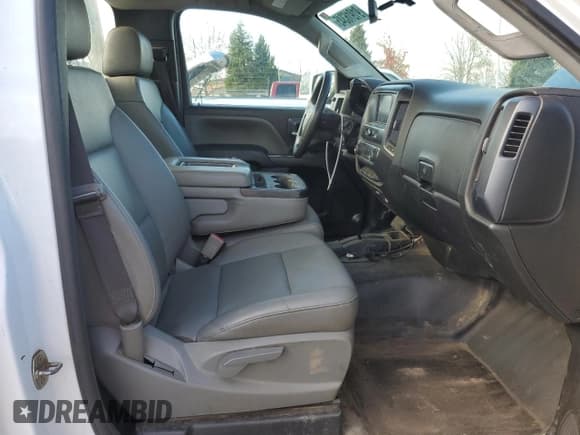 ✅ 2018 GMC Sierra 2500HD • VIN: 1GT02REG2JZ255718 • Lot: 91916345. Wystawiony na Copart z przebiegiem 200 104 mil. Bezpłatny archiwum sprzedaży aukcyjnych z USA i szczegółowy raport historii pojazdu na DreamBid. Zdjęcie 10.