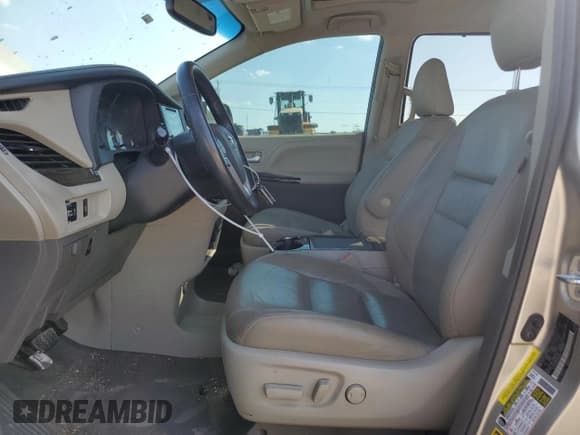 ✅ 2017 Toyota Sienna XLE • VIN: 5TDYZ3DC1HS891892 • Lot: 85358195. Listed on Copart with 174,886 mi. Free auction sales archive from the USA and detailed vehicle history report at DreamBid. Image 7.