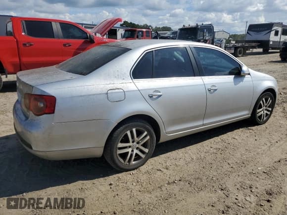 ✅ 2006 Volkswagen Jetta 2.5L • VIN: 3VWRF71K36M675696 • Лот: 85883525. Опубликован ранее на Copart с пробегом 182 386 миль. Бесплатный доступ к архиву аукционных продаж из США и подробный отчёт об истории автомобиля на DreamBid. Изображение 3.