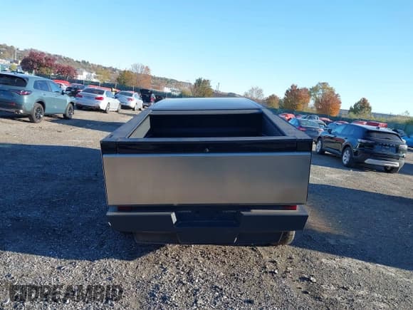 ✅ 2024 Tesla Cybertruck • VIN: 7G2CEHED4RA034637 • Lot: 43607088. Listed on IAAI with 11,056 mi. Free auction sales archive from the USA and detailed vehicle history report at DreamBid. Image 16.