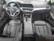 2022 BMW 3 Series 330i z VIN 3MW5R1J02N8C40435, wystawiony jako Copart lot #70088945 z przebiegiem Nie podano mil oraz Nie do naprawy • Non repairable. Historia ofert i sprzedaży dostępna na DreamBid. Obrazek 8.