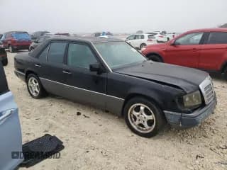 ✅ 1993 Mercedes-Benz 400 E • VIN: WDBEA34E4PB852391 • Лот: 42859275. Опубликован ранее на Copart с пробегом 180 979 миль. Бесплатный доступ к архиву аукционных продаж из США и подробный отчёт об истории автомобиля на DreamBid. Изображение 4.