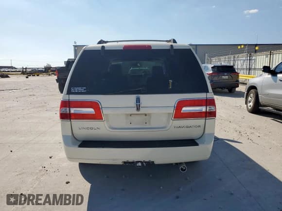 ✅ 2007 Lincoln Navigator • VIN: 5LMFU275X7LJ05979 • Lot: 81863025. Wystawiony na Copart z przebiegiem 242 619 mil. Bezpłatny archiwum sprzedaży aukcyjnych z USA i szczegółowy raport historii pojazdu na DreamBid. Zdjęcie 6.