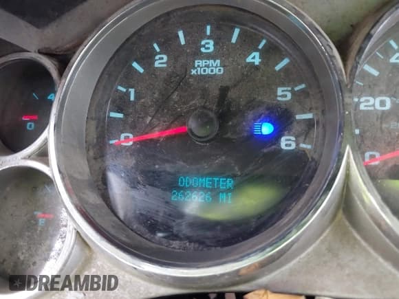 ✅ 2008 Chevrolet Silverado 2500HD 1LT • VIN: 1GCHK29K38E182871 • Lot: 42067577. Wystawiony na IAAI z przebiegiem 262 626 mil. Bezpłatny archiwum sprzedaży aukcyjnych z USA i szczegółowy raport historii pojazdu na DreamBid. Zdjęcie 7.