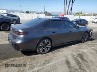 ✅ 2024 BMW i7 M70 • VIN: WBY83EH05RCP88571 • Lot: 67134844. Wystawiony na Copart z przebiegiem 8 118 mil. Bezpłatny archiwum sprzedaży aukcyjnych z USA i szczegółowy raport historii pojazdu na DreamBid. Zdjęcie 3.