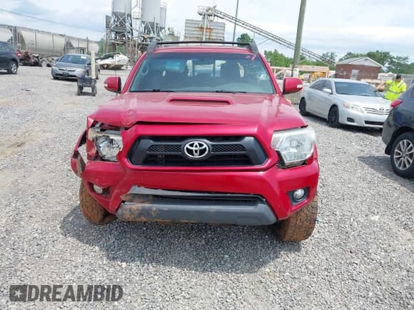 ✅ 2015 Toyota Tacoma • VIN: 3TMLU4EN5FM188212 • Lot: 42319990. Listed on IAAI with 105,691 mi. Free auction sales archive from the USA and detailed vehicle history report at DreamBid. Image 12.