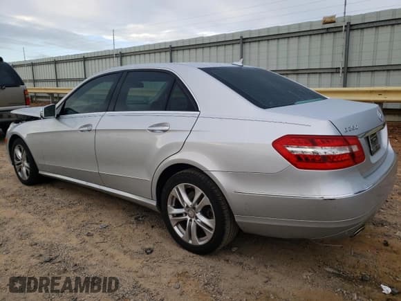 ✅ 2010 Mercedes-Benz E 350 Luxury • VIN: WDDHF5GB1AA110904 • Lot: 81007545. Listed on Copart with 135,483 mi. Free auction sales archive from the USA and detailed vehicle history report at DreamBid. Image 2.