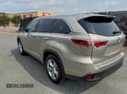 ✅ 2014 Toyota Highlander Limited • VIN: 5TDDKRFH6ES048832 • Лот: 95199605. Опубликован ранее на Copart с пробегом 155 164 миль. Бесплатный доступ к архиву аукционных продаж из США и подробный отчёт об истории автомобиля на DreamBid. Изображение 3.