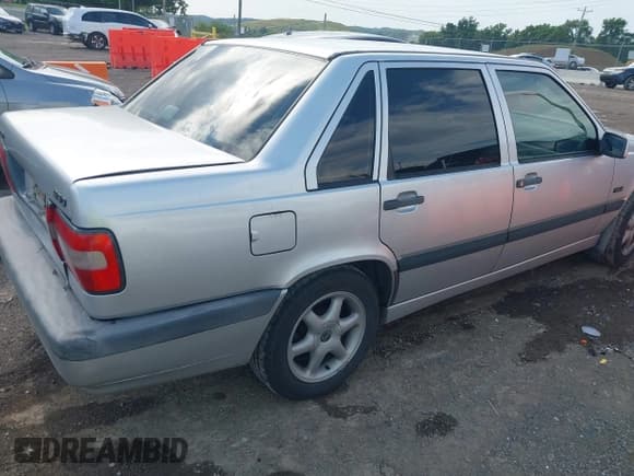 ✅ 1997 Volvo 850 GT • VIN: YV1LS5551V1407149 • Lot: 42692903. Listed on IAAI with 128,632 mi. Free auction sales archive from the USA and detailed vehicle history report at DreamBid. Image 4.