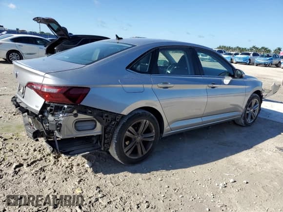 ✅ 2022 Volkswagen Jetta SE • VIN: 3VW7M7BU8NM018811 • Lot: 81823295. Listed on Copart with 24,161 mi. Free auction sales archive from the USA and detailed vehicle history report at DreamBid. Image 3.