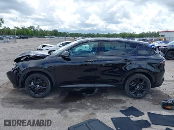 2024 Dodge Hornet R/T z VIN ZACPDFCW9R3A16217, wystawiony jako IAAI lot #42589754 z przebiegiem 14 484 mil mil oraz . Historia ofert i sprzedaży dostępna na DreamBid. Obrazek 15.