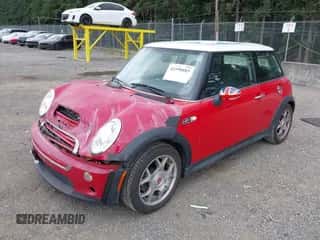 2003 MINI Hardtop S with VIN WMWRE33403TD73633, listed as a IAAI auction lot 42598885 with 116,096 mi miles and . Bid and sale history available at DreamBid. Image 2.