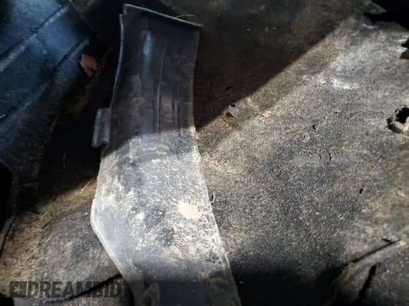 2015 Chevrolet Silverado 1500 LT z VIN 1GCVKRECXFZ429352, wystawiony jako Copart lot #59278335 z przebiegiem 69 532 mil mil oraz Szkoda całkowita • Salvage title. Historia ofert i sprzedaży dostępna na DreamBid. Obrazek 12.