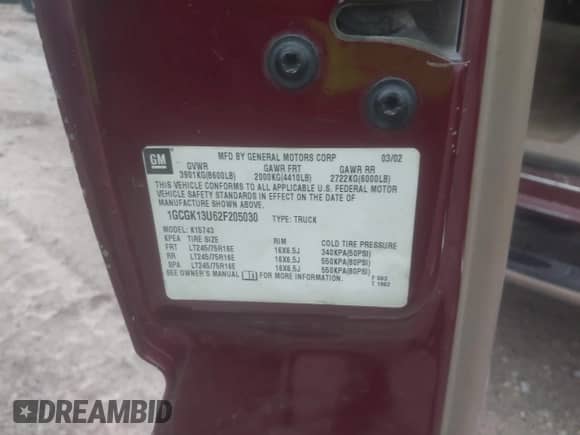 2002 Chevrolet Silverado 1500HD LT z VIN 1GCGK13U62F205030, wystawiony jako IAAI lot #42913610 z przebiegiem 263 908 mil mil oraz . Historia ofert i sprzedaży dostępna na DreamBid. Obrazek 9.