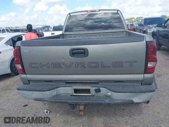 ✅ 2006 Chevrolet Silverado 2500HD LT3 • VIN: 1GCHK23D46F190611 • Лот: 42600708. Опубликован ранее на IAAI с пробегом Не указан. Бесплатный доступ к архиву аукционных продаж из США и подробный отчёт об истории автомобиля на DreamBid. Изображение 16.