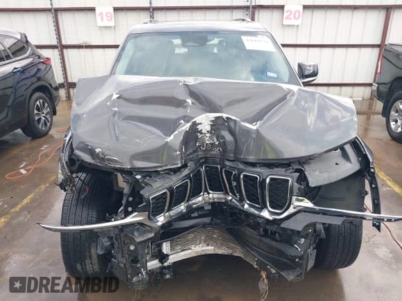 ✅ 2022 Jeep Grand Cherokee Limited • VIN: 1C4RJGBG6N8570889 • Lot: 43619734. Listed on IAAI with 42,039 mi. Free auction sales archive from the USA and detailed vehicle history report at DreamBid. Image 13.