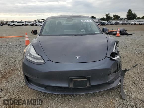 ✅ 2020 Tesla Model 3 Standard Range Plus • VIN: 5YJ3E1EAXLF802308 • Lot: 82275135. Wystawiony na Copart z przebiegiem 75 515 mil. Bezpłatny archiwum sprzedaży aukcyjnych z USA i szczegółowy raport historii pojazdu na DreamBid. Zdjęcie 5.