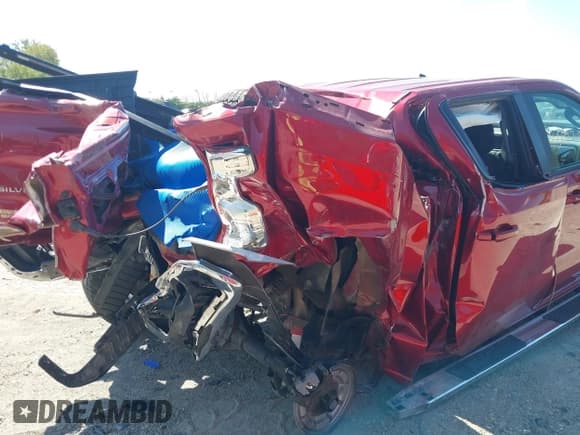 ✅ 2021 Chevrolet Silverado 1500 LT • VIN: 1GCUYDET6MZ386915 • Lot: 43172088. Wystawiony na IAAI z przebiegiem Nie podano. Bezpłatny archiwum sprzedaży aukcyjnych z USA i szczegółowy raport historii pojazdu na DreamBid. Zdjęcie 20.