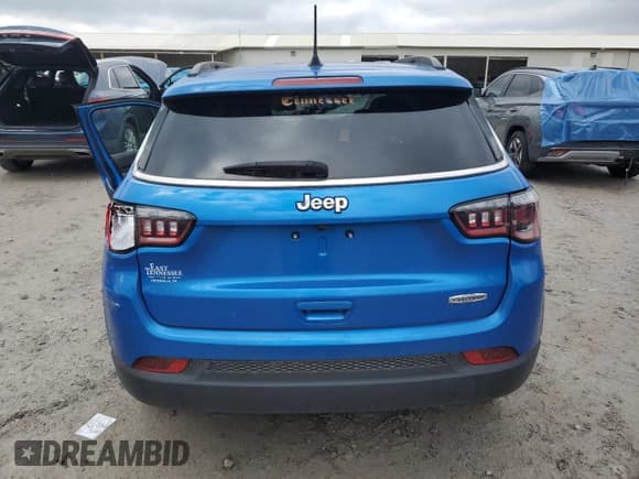 ✅ 2022 Jeep Compass Latitude • VIN: 3C4NJCBBXNT229704 • Lot: 90635135. Listed on Copart with 28,015 mi. Free auction sales archive from the USA and detailed vehicle history report at DreamBid. Image 6.