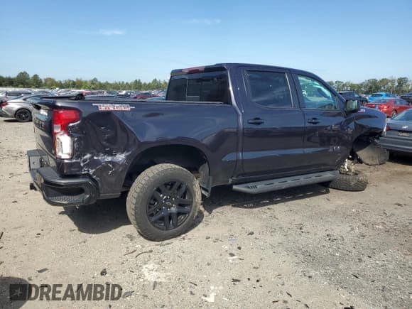 ✅ 2022 Chevrolet Silverado 1500 LT Trail Boss • VIN: 3GCUDFEDXNG567226 • Lot: 84736725. Wystawiony na Copart z przebiegiem 42 540 mil. Bezpłatny archiwum sprzedaży aukcyjnych z USA i szczegółowy raport historii pojazdu na DreamBid. Zdjęcie 3.