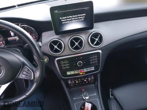 ✅ 2019 Mercedes-Benz CLA 250 • VIN: WDDSJ4EB2KN699568 • Lot: 43603446. Wystawiony na IAAI z przebiegiem 122 424 mil. Bezpłatny archiwum sprzedaży aukcyjnych z USA i szczegółowy raport historii pojazdu na DreamBid. Zdjęcie 11.