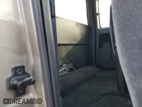 ✅ 1998 Chevrolet S-10 LS • VIN: 1GCCS19X6W8153845 • Лот: 84517964. Опубликован ранее на Copart с пробегом 83 346 миль. Бесплатный доступ к архиву аукционных продаж из США и подробный отчёт об истории автомобиля на DreamBid. Изображение 10.