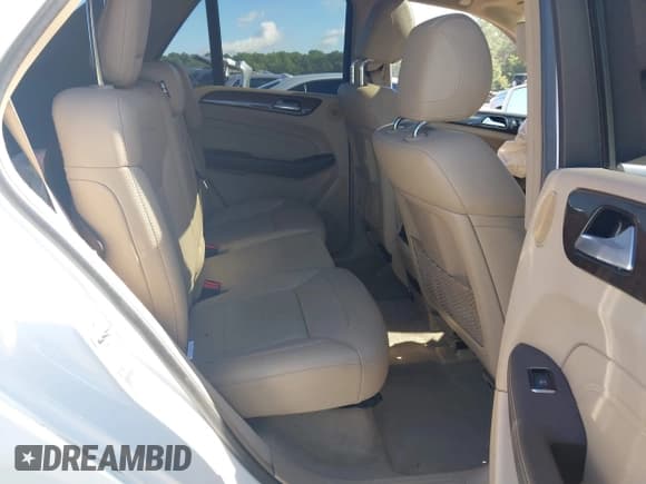 ✅ 2014 Mercedes-Benz M 350 • VIN: 4JGDA5JBXEA279725 • Lot: 42830932. Wystawiony na IAAI z przebiegiem Nie podano. Bezpłatny archiwum sprzedaży aukcyjnych z USA i szczegółowy raport historii pojazdu na DreamBid. Zdjęcie 8.