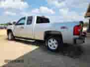 2011 Chevrolet Silverado 1500 LT z VIN 1GCRCSE06BZ293467, wystawiony jako Copart lot #80961145 z przebiegiem 155 667 mil mil oraz Szkoda całkowita • Salvage title. Historia ofert i sprzedaży dostępna na DreamBid. Obrazek 2.