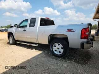 2011 Chevrolet Silverado 1500 LT z VIN 1GCRCSE06BZ293467, wystawiony jako Copart lot #80961145 z przebiegiem 155 667 mil mil oraz Szkoda całkowita • Salvage title. Historia ofert i sprzedaży dostępna na DreamBid. Obrazek 2.